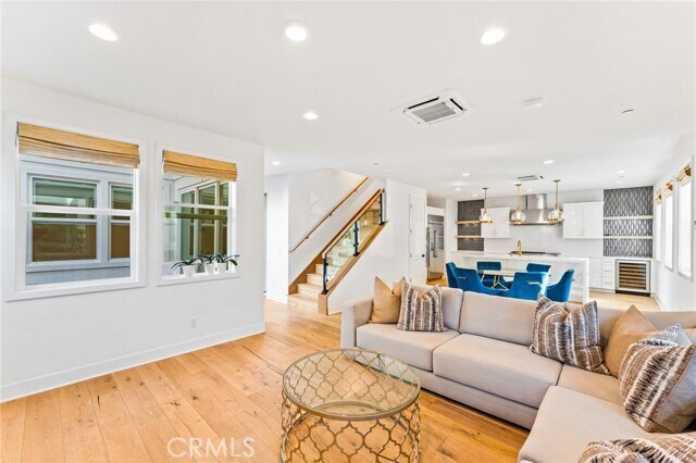 Building Photo - 2116 Cresta Dr