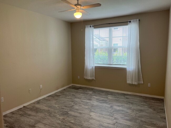 Building Photo - Beautiful 2 Bedroom 2 Bath Condo in the Ha...