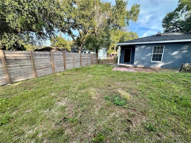 Building Photo - 912 Grand St