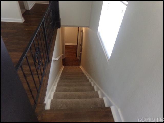 Building Photo - 102 Pin Oak Cove