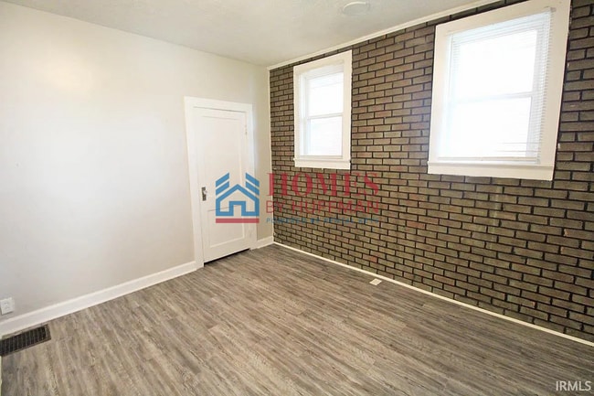 Building Photo - Two Bedroom House | Move In Ready!
