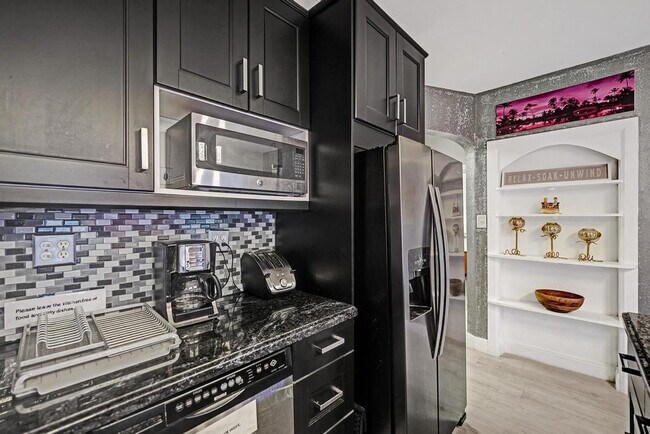 Building Photo - 2000 Jackson St