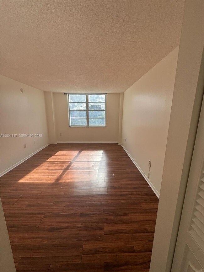 Building Photo - 15600 NW 7th Ave