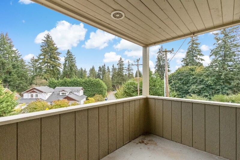 Building Photo - 12520 Roosevelt Way NE