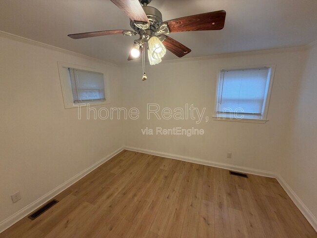 Building Photo - 1004 Moore St