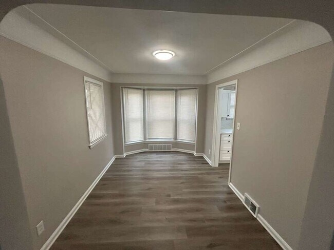 Building Photo - Charming 3 Bedroom Bungalow