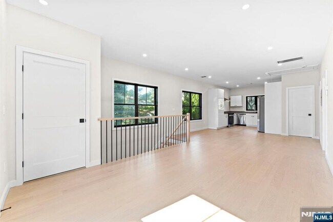 Building Photo - 165 Jefferson Ave