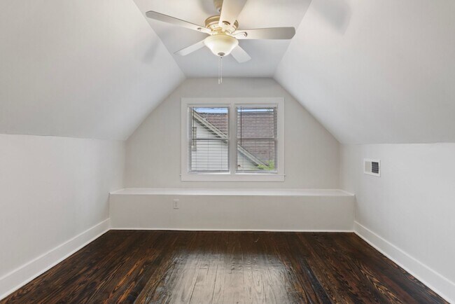 Building Photo - 282 Hawthorne St