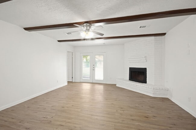 Building Photo - 24607 Green Moss Dr