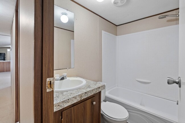 Building Photo - 16543 Tremont Dr