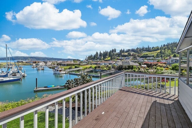Building Photo - 2 Bed 2 Bath - View Home - Mariner Cove - Pet Friendly