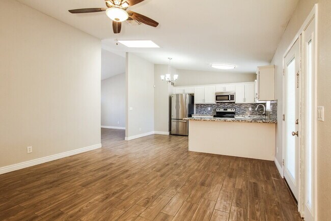Building Photo - 7014 W Canterbury Dr