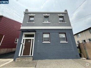 Building Photo - 456 Broad St