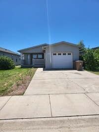 Building Photo - Look Here! Available 3bd 2ba Home!