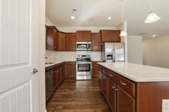 Building Photo - 52 Woodwater Cir