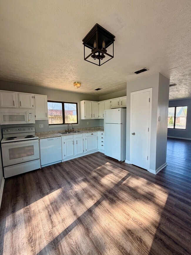 Building Photo - 3416 Woodspring Dr