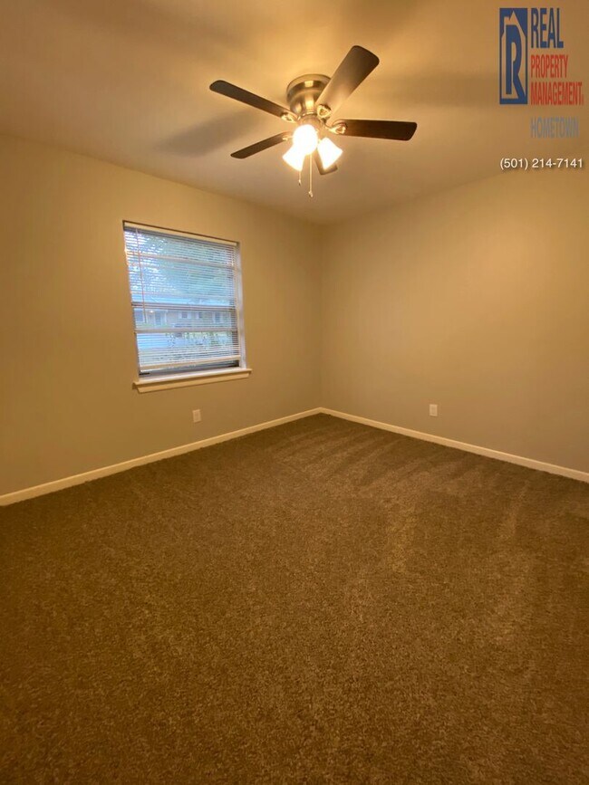 Building Photo - 913 Brewer-