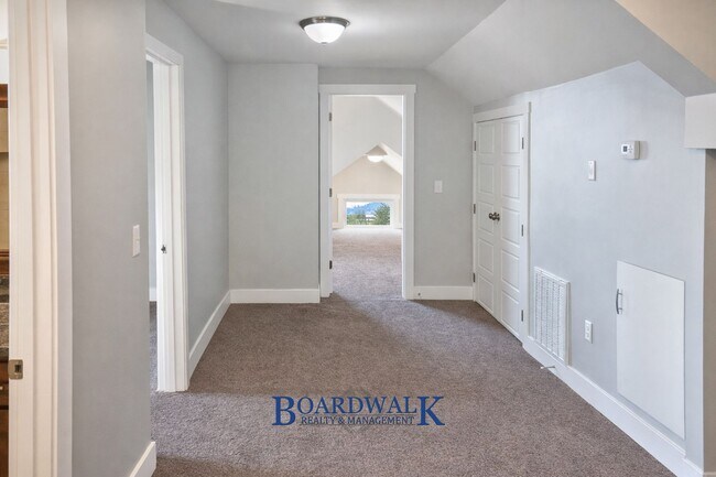 Building Photo - 555 S 900 E