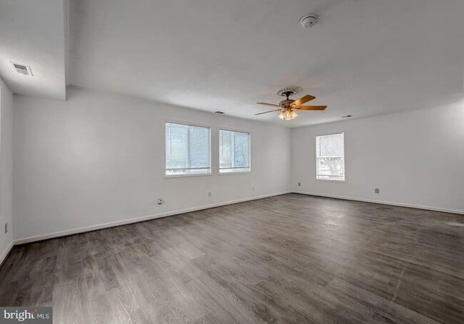 Building Photo - 35972 Washington Ave