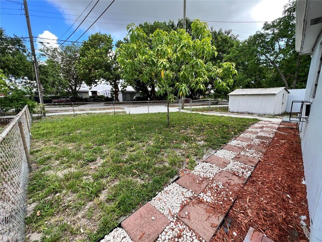 Building Photo - 1211 Rutland St