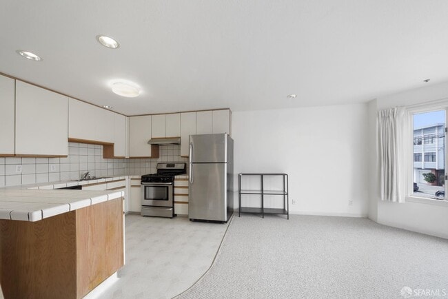 Building Photo - 328 2nd Ave