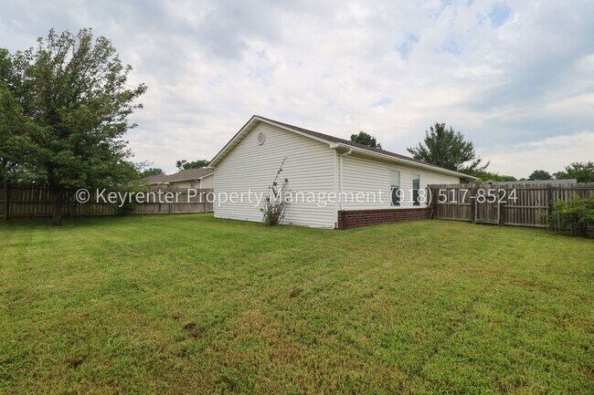 Building Photo - 3 Bed | 2 Bath in Owasso!
