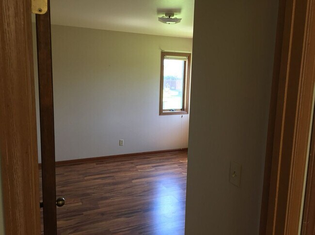 Building Photo - 4413 Menasha Ave