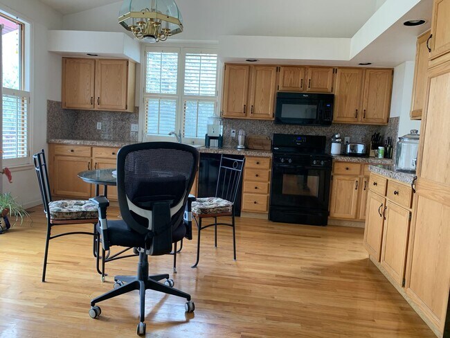 Building Photo - Gorgeous Gunbarrel Home on Cul-de-Sac!