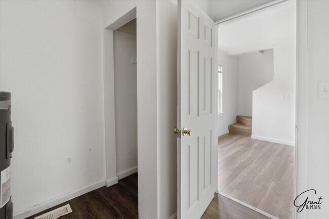 Building Photo - 8440 Orchard Ave