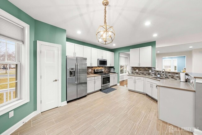 Building Photo - 2 Gonzalez Dr