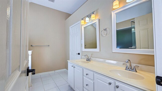 Building Photo - 19 Mystic Glade Ct