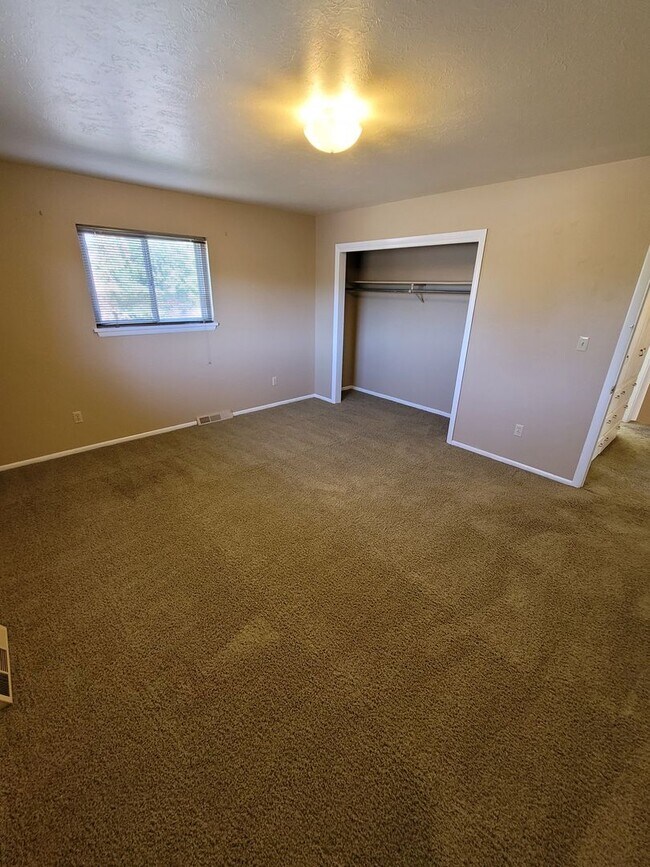 Building Photo - Great 5br/2ba House in NE Colorado Springs. Near UCCS