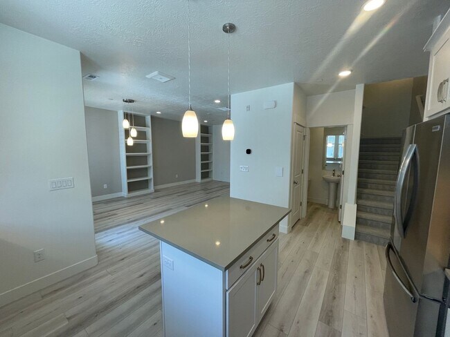 Building Photo - 597 Nichole Ln