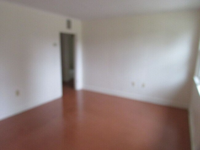Building Photo - 643 Miller Rd