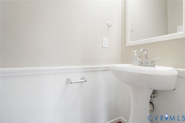 Building Photo - 405 Donelson Loop