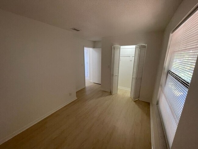 Building Photo - 2276 W New Haven Ave