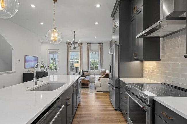 Building Photo - 121 Chestnut Cir