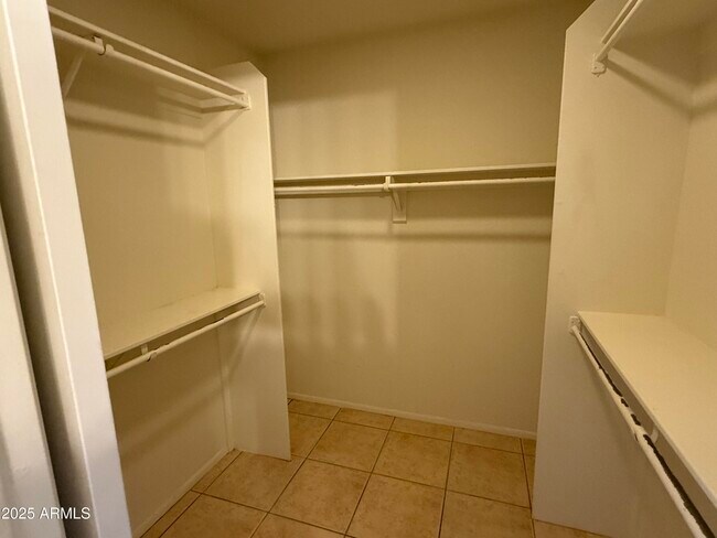 Building Photo - 1019 E Rowlands Ln