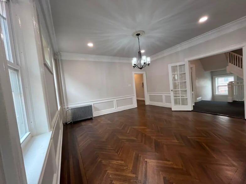 Building Photo - 735 Avenue C