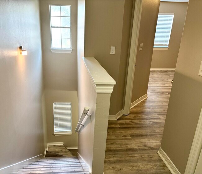 Building Photo - 606 Virginia Oak Ct