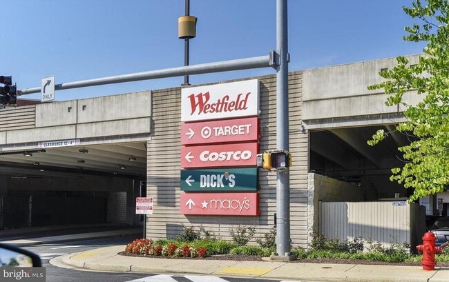 Building Photo - 2621 Chivalry Ct