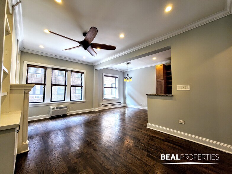 Building Photo - 744 W Addison St