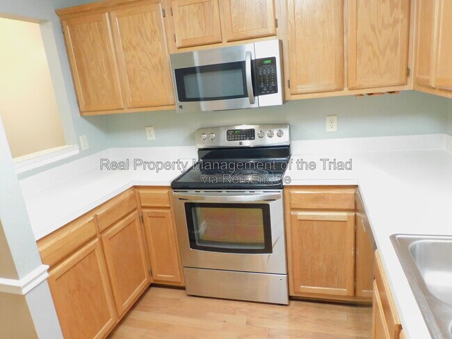 Building Photo - 12 Cedar Knoll Dr