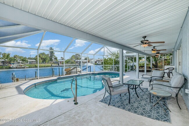 Building Photo - 426 S Neptune Dr