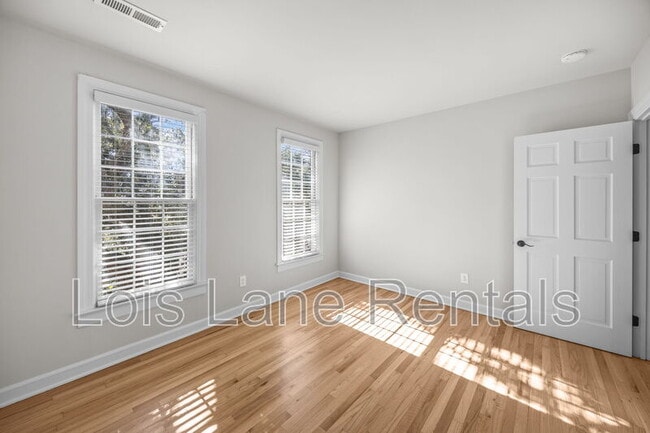 Building Photo - 12 Elliott St