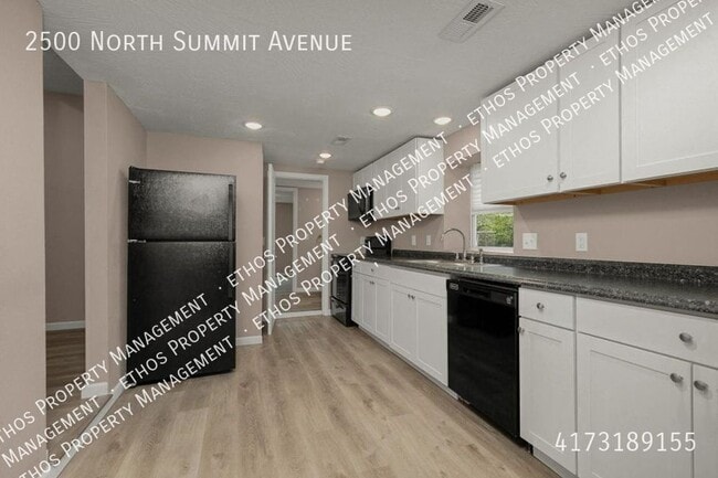 Building Photo - 2500 N Summit Ave