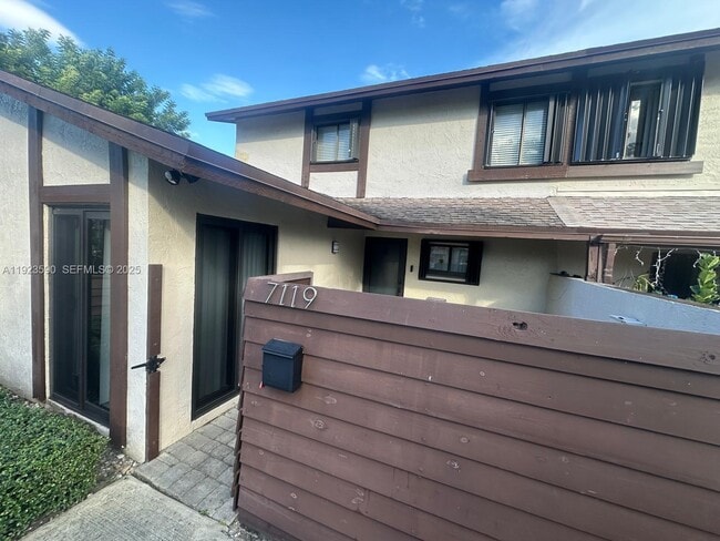 Building Photo - 7119 SW 105th Ct