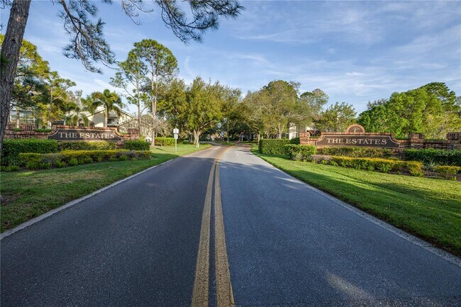 Building Photo - 4832 Queen Palm Terrace NE