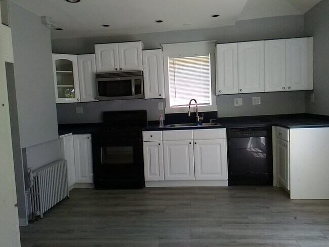 Building Photo - 12 Orchard St