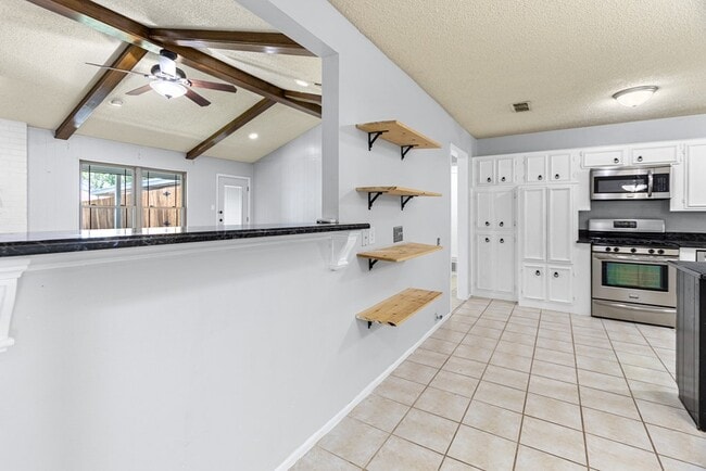 Building Photo - 2405 Emerson Ct